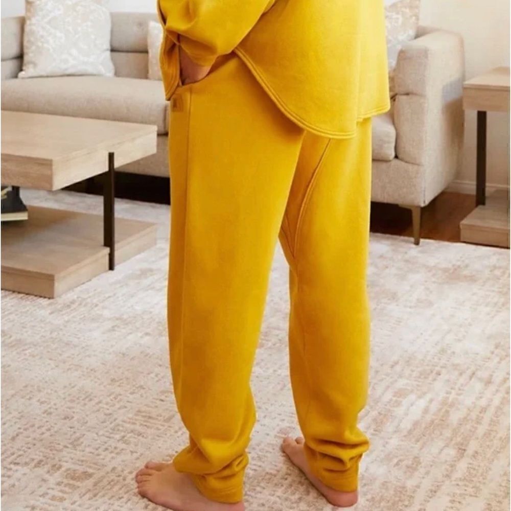 Savage X Fenty Honeycomb Yellow Xssential Rolled Cuff Jogger Sweatpants Size M - Picture 5 of 7